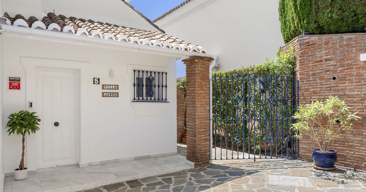 Detached Villa in El Chaparral, El Chaparral, 6/12