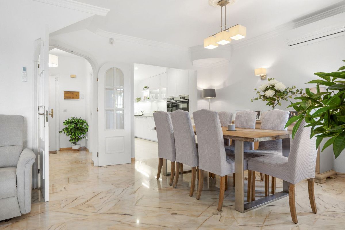 Detached Villa in El Chaparral, El Chaparral, 8/12