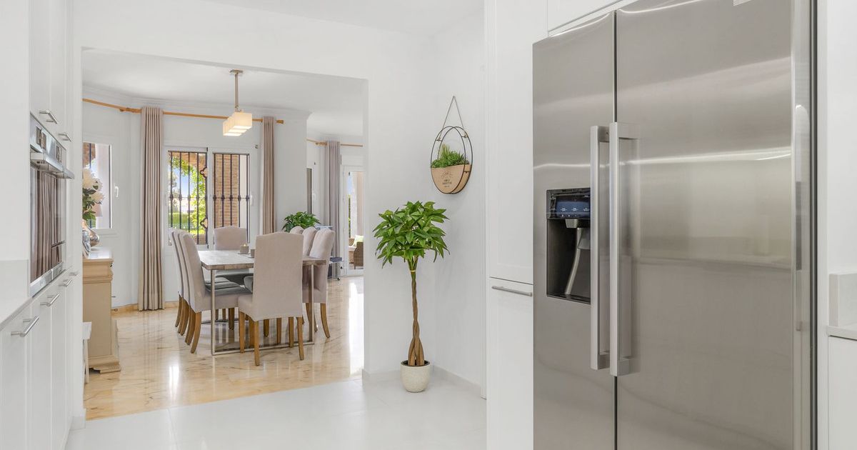 Detached Villa in El Chaparral, El Chaparral, 10/12