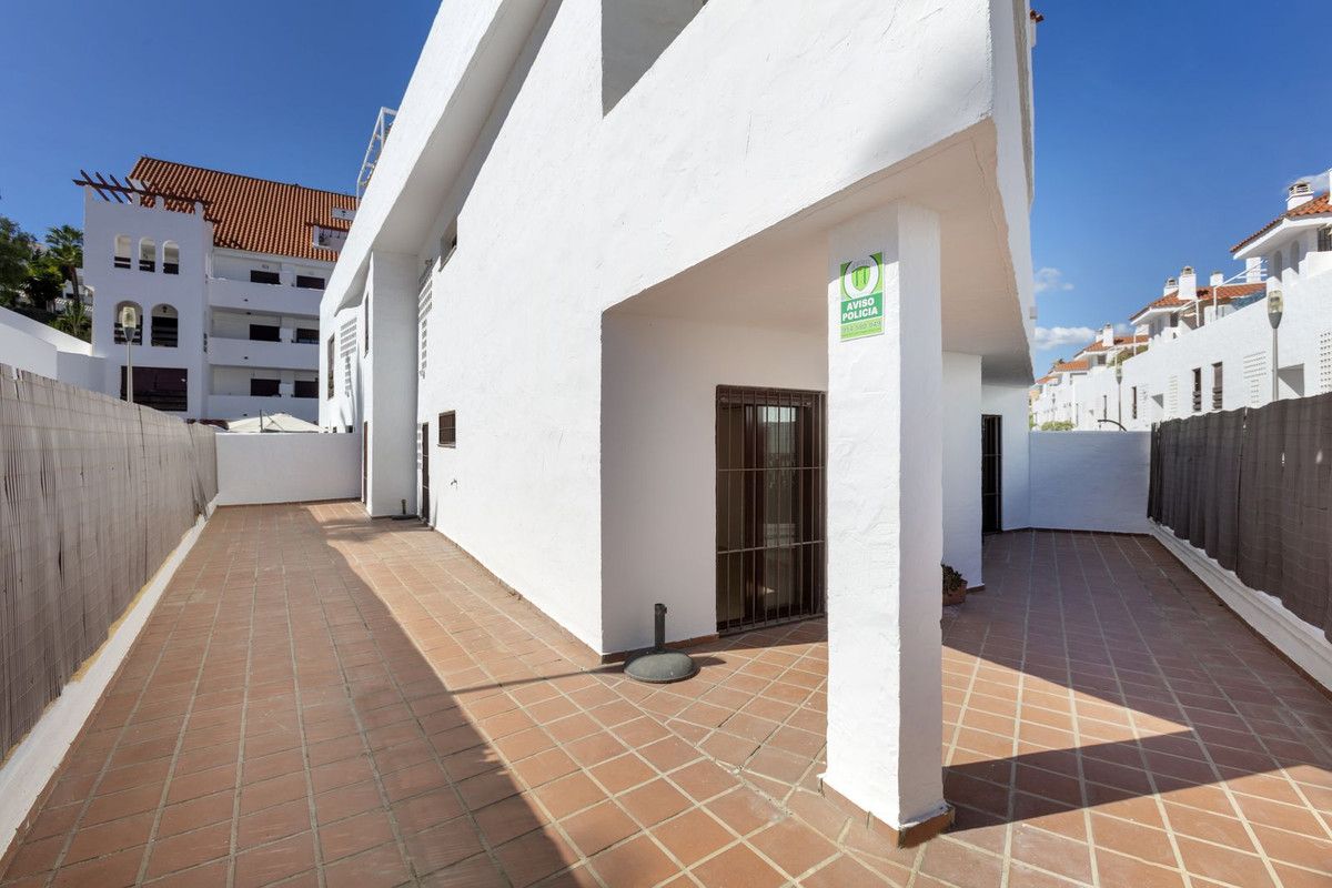 Апартамент на нижнем этаже в Nueva Andalucía, Nueva Andalucía, 1/12
