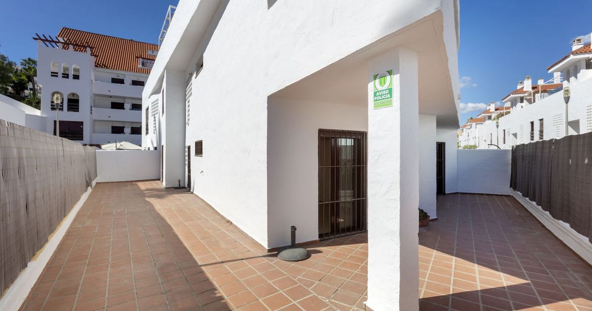 Апартамент на нижнем этаже в Nueva Andalucía, Nueva Andalucía, 1/12