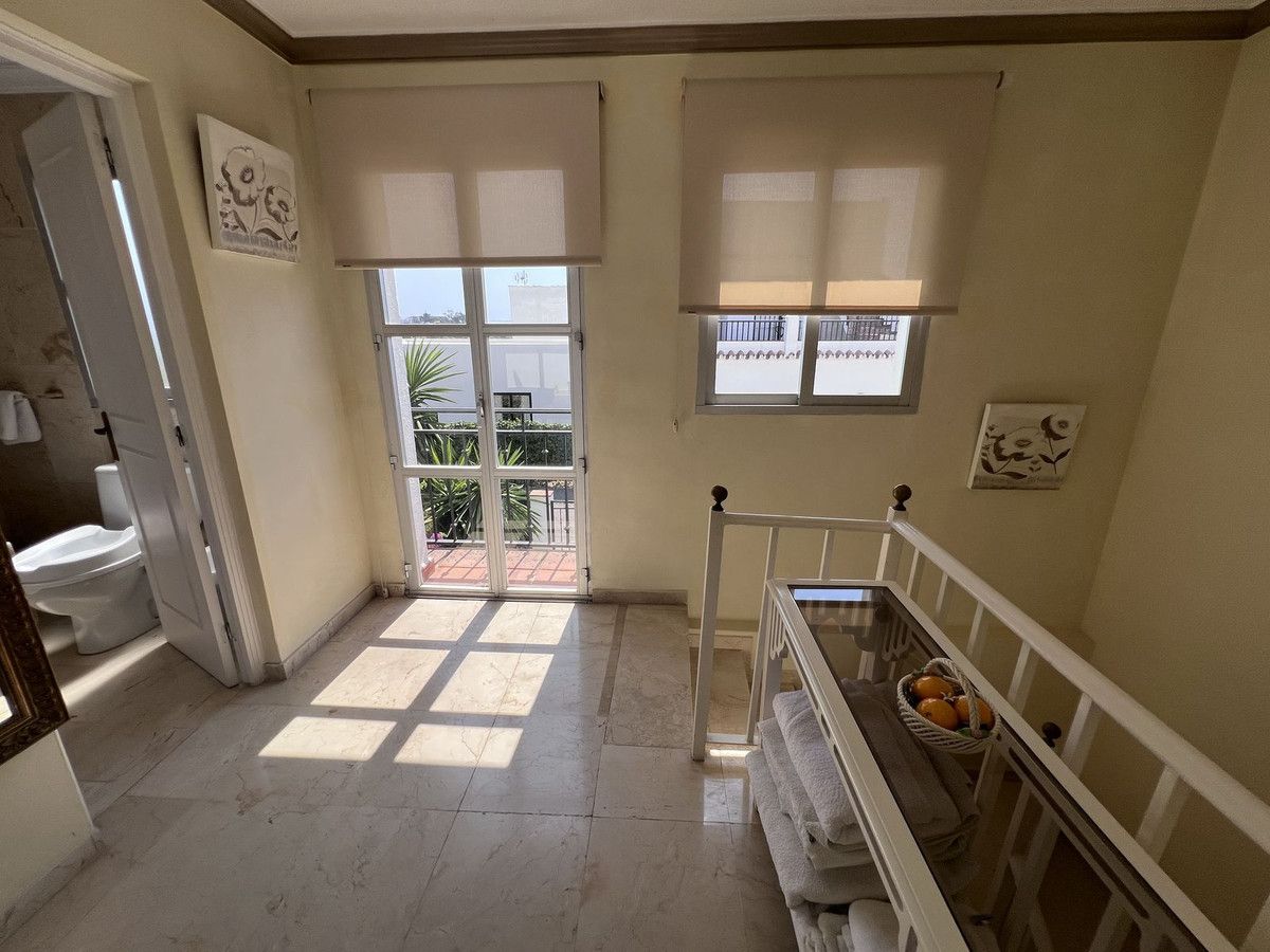 Townhouse in El Paraiso, El Paraiso, 10/12