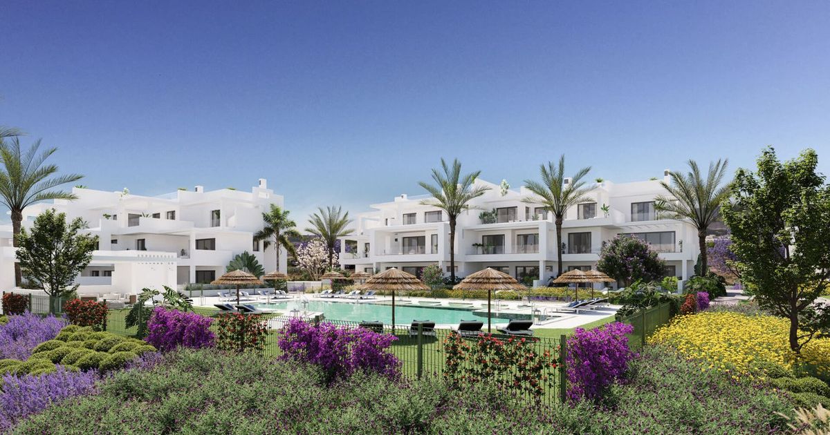 Middle Floor Apartment in Estepona, Estepona, 1/12