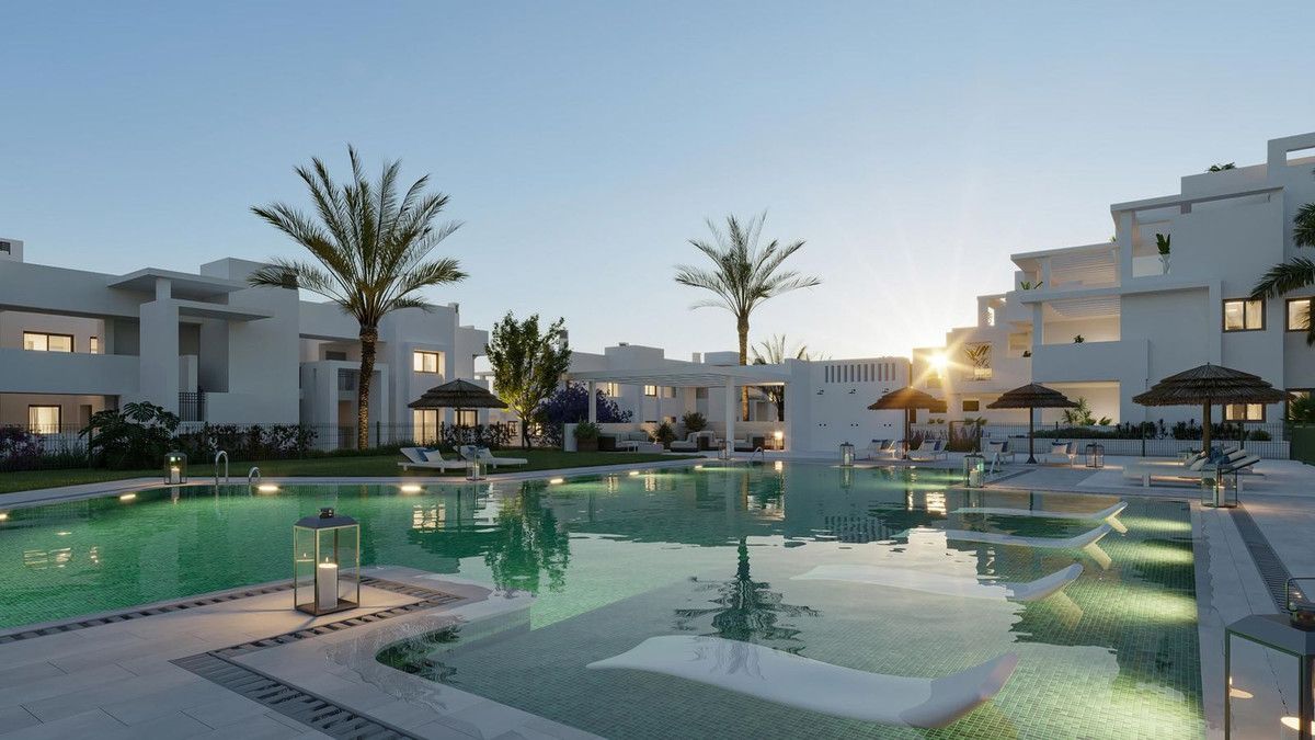 Middle Floor Apartment in Estepona, Estepona, 2/12