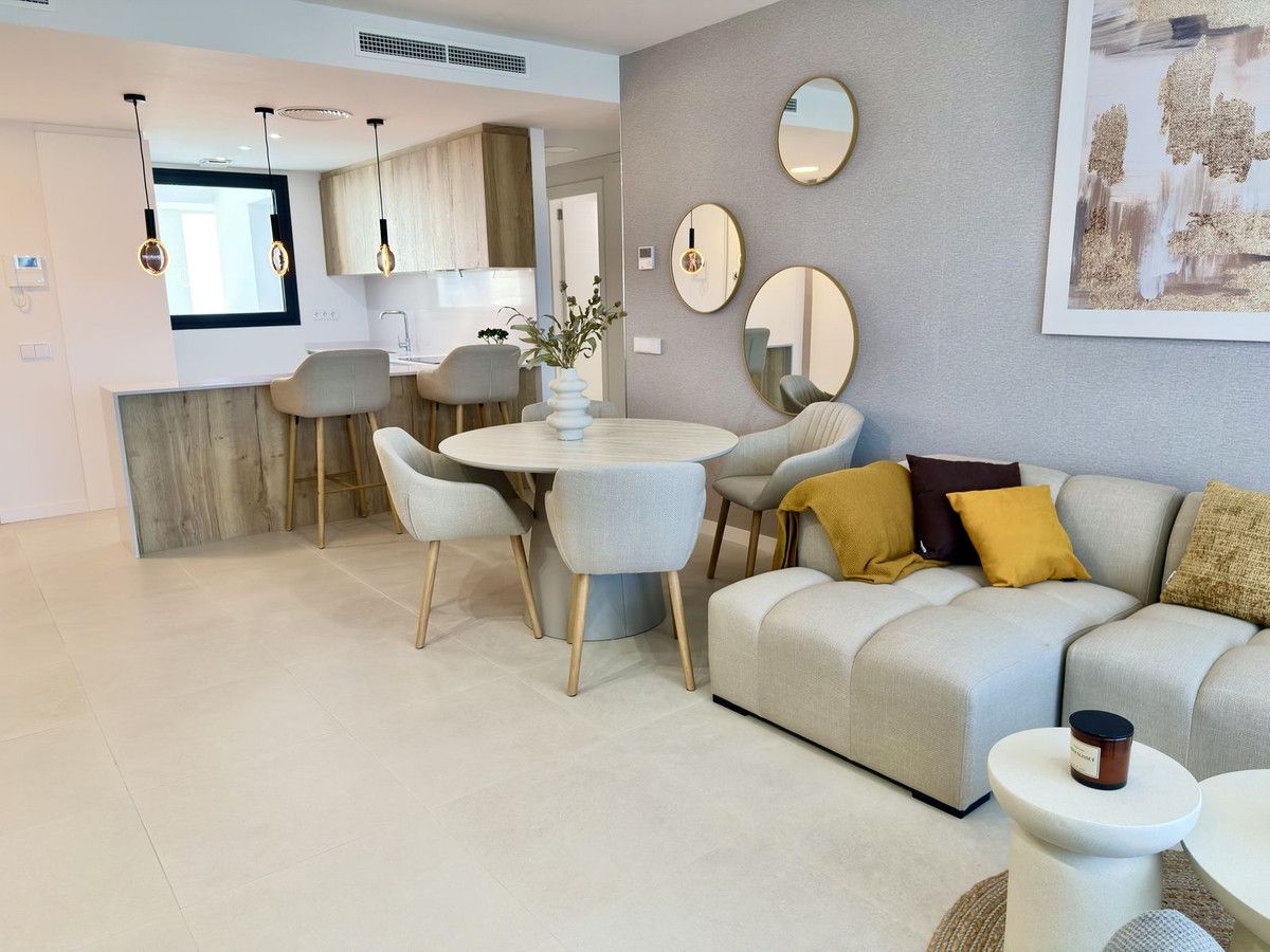 Middle Floor Apartment in Estepona, Estepona, 11/12