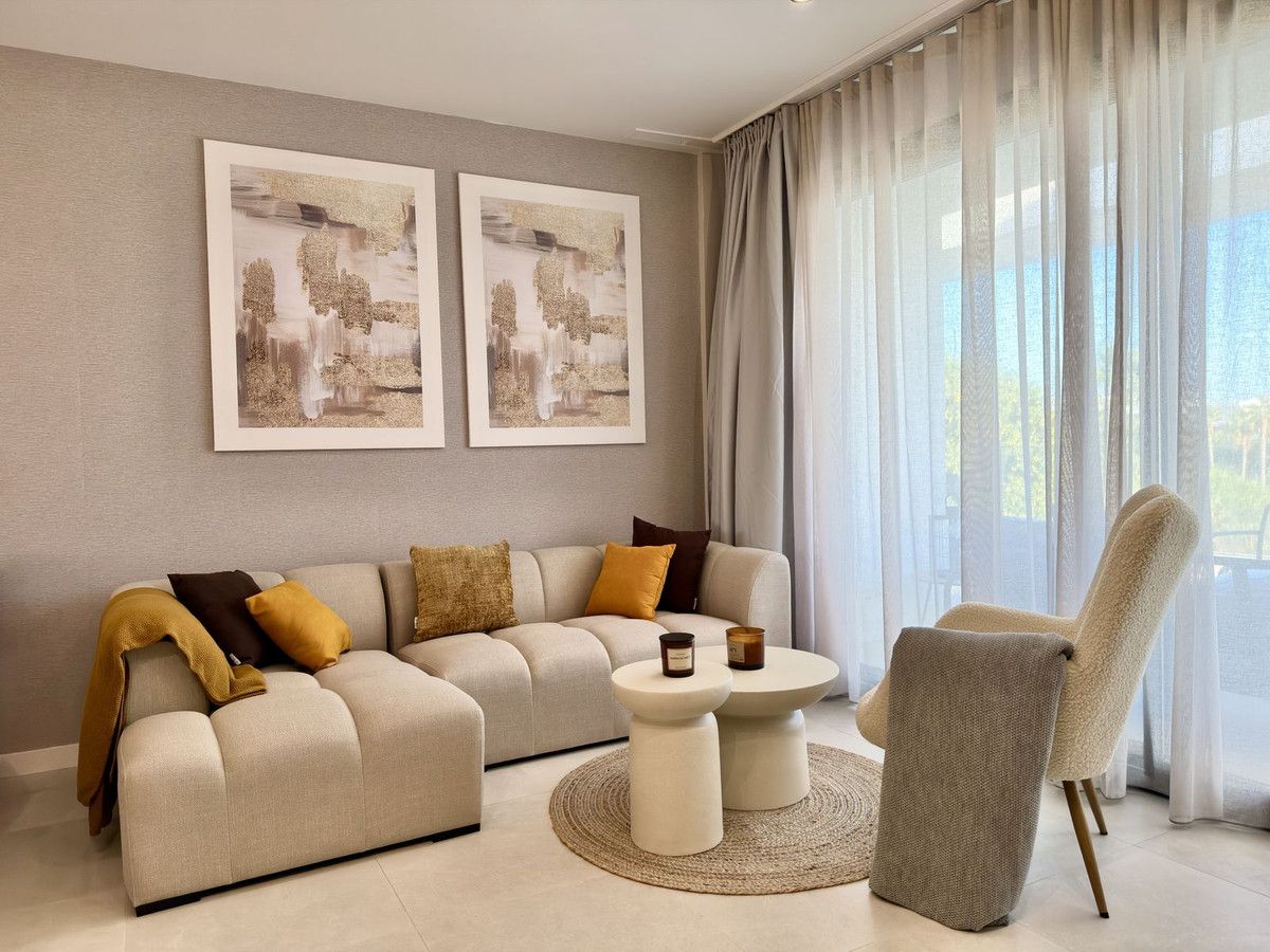 Middle Floor Apartment in Estepona, Estepona, 4/12