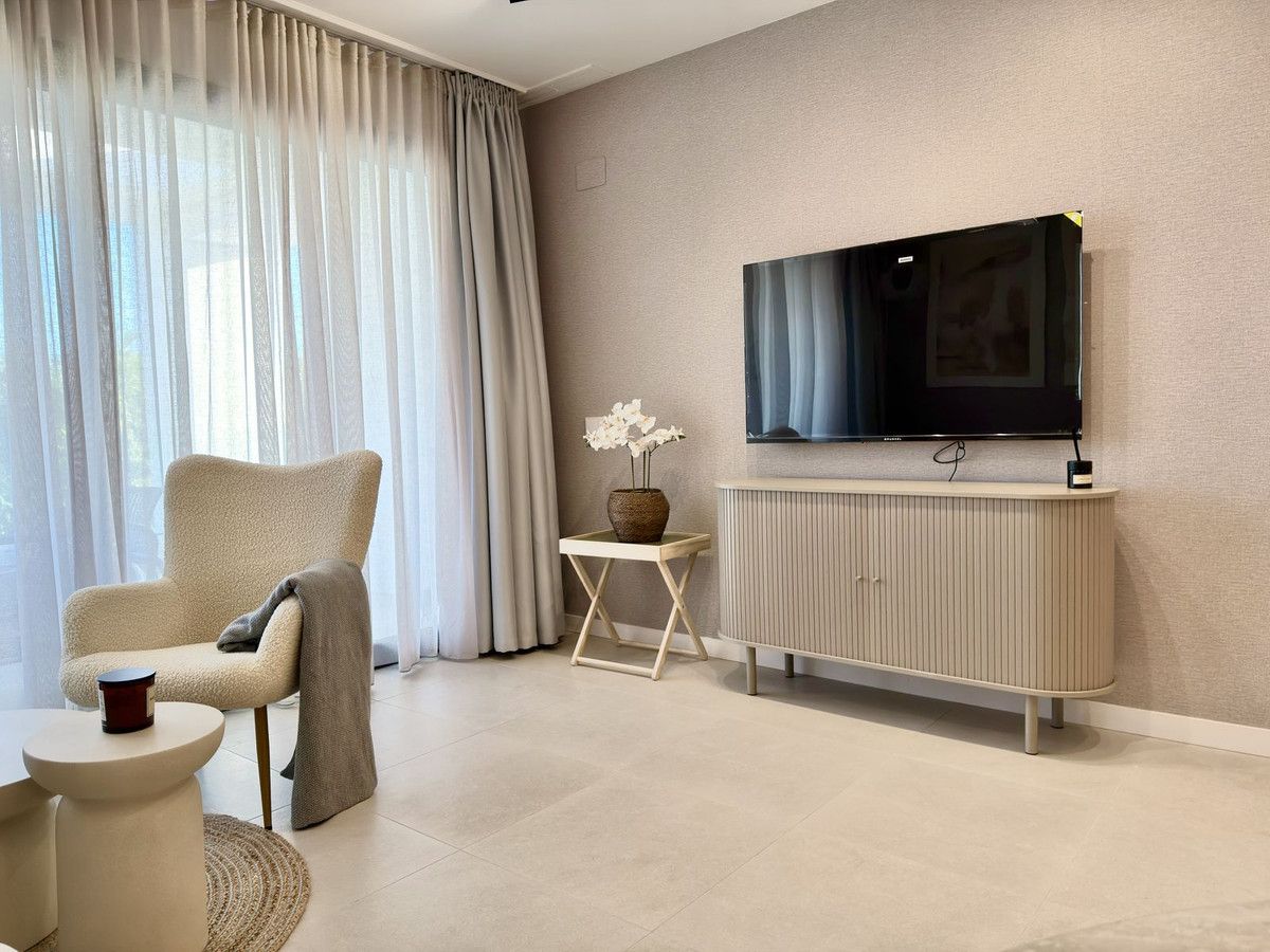 Middle Floor Apartment in Estepona, Estepona, 5/12