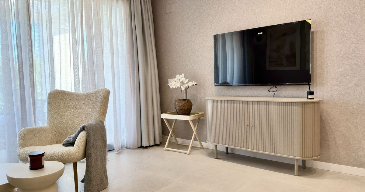 Middle Floor Apartment in Estepona, Estepona, 5/12