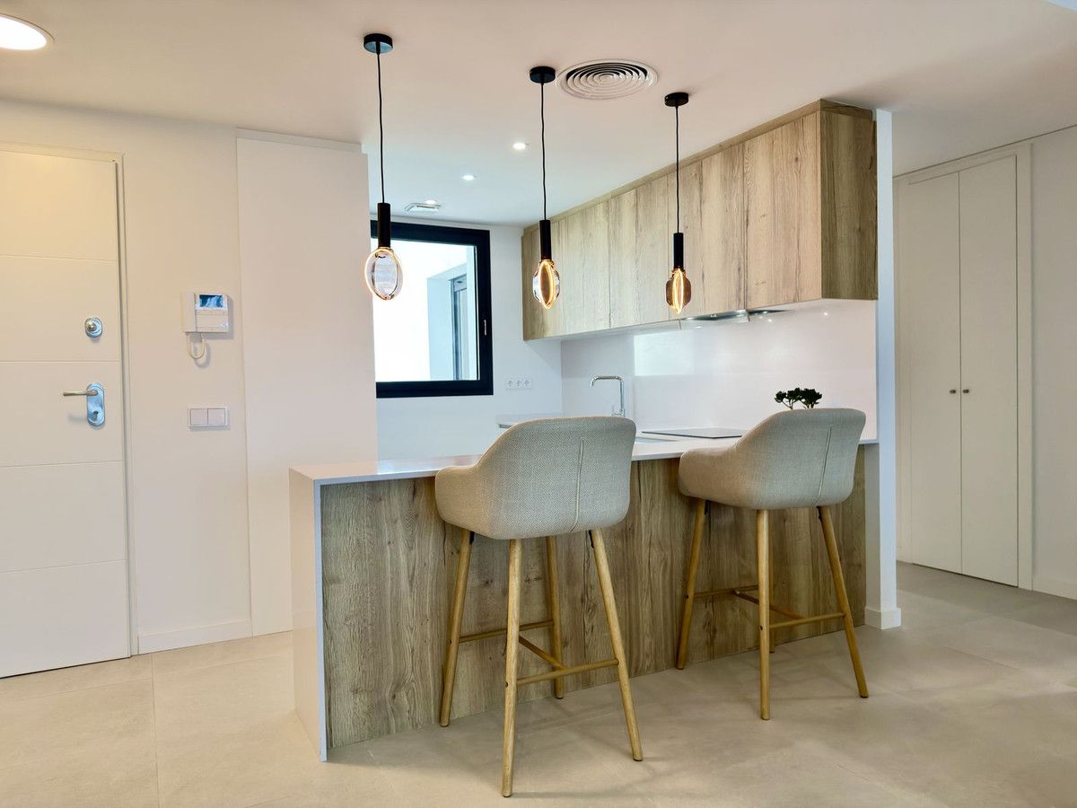Middle Floor Apartment in Estepona, Estepona, 10/12