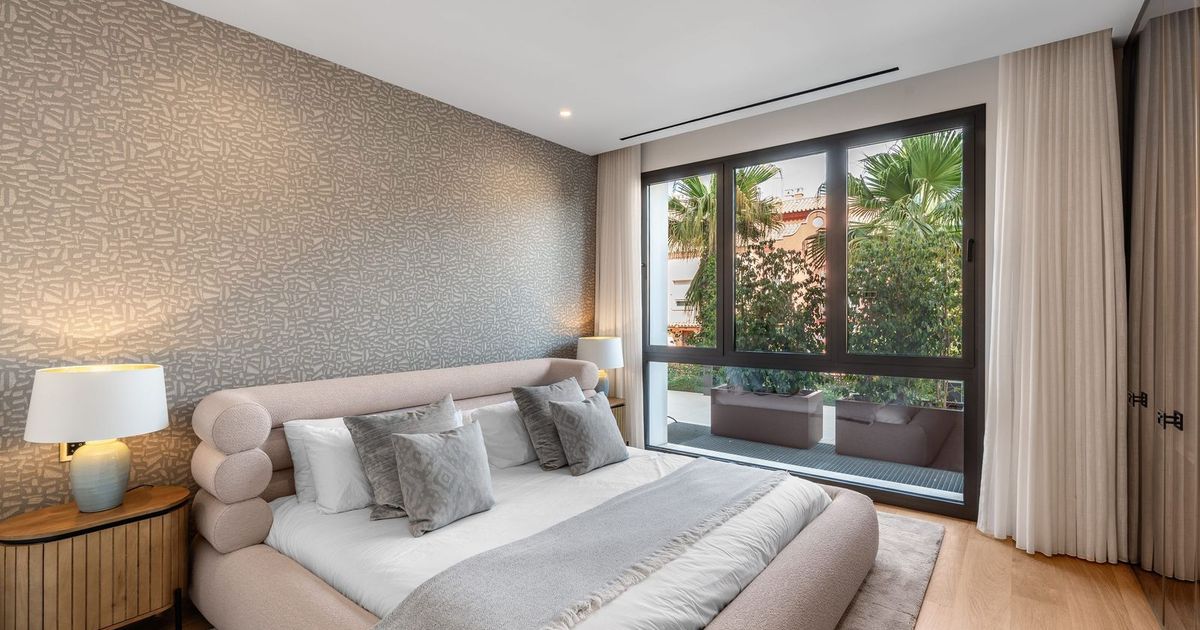 Ground Floor Apartment in The Golden Mile, The Golden Mile, 11/12
