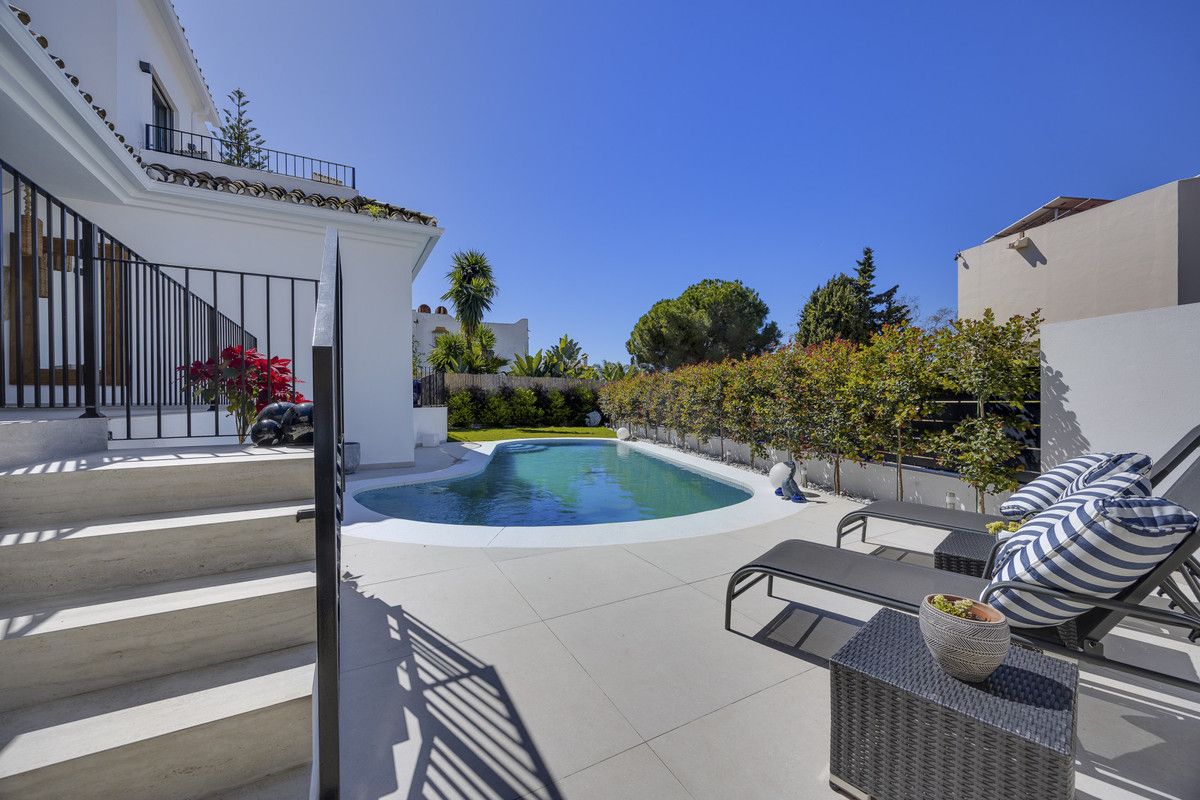 Vrijstaande Villa in Guadalmina Alta, Guadalmina Alta, 3/12