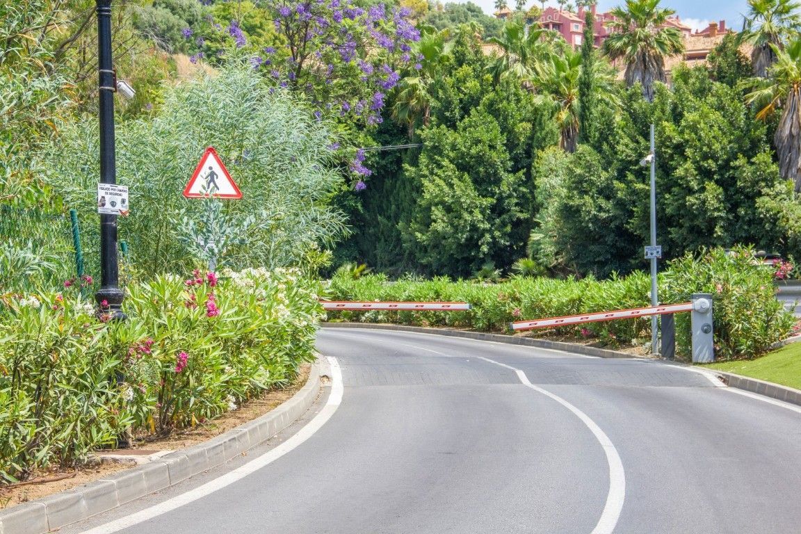 Residential Plot in Benahavís, Benahavís, 3/12