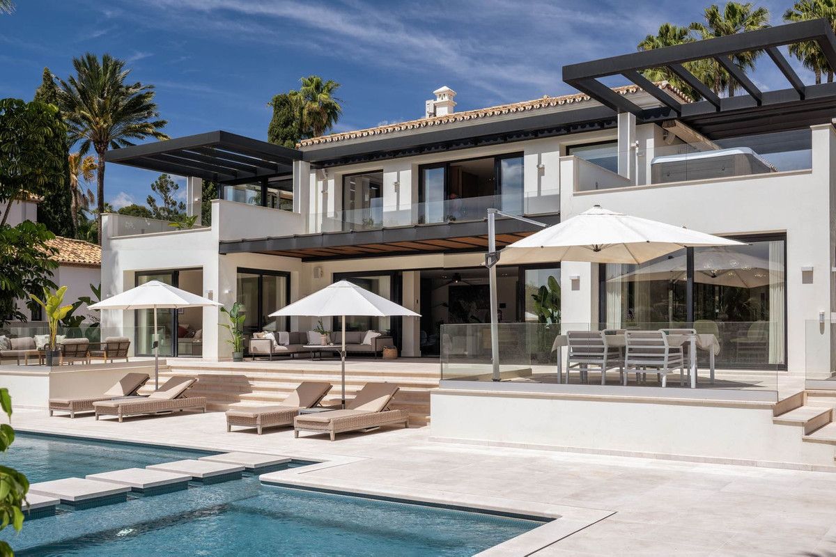 Detached Villa in Nueva Andalucía, Nueva Andalucía, 2/12