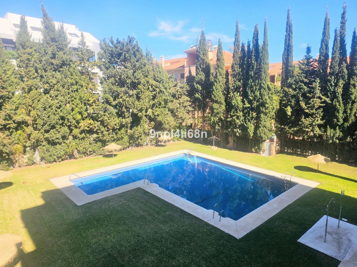 Middle Floor Apartment in Artola, Artola, 5/12