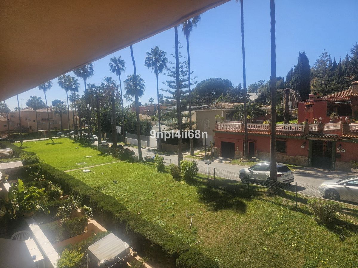 Middle Floor Apartment in Artola, Artola, 9/12