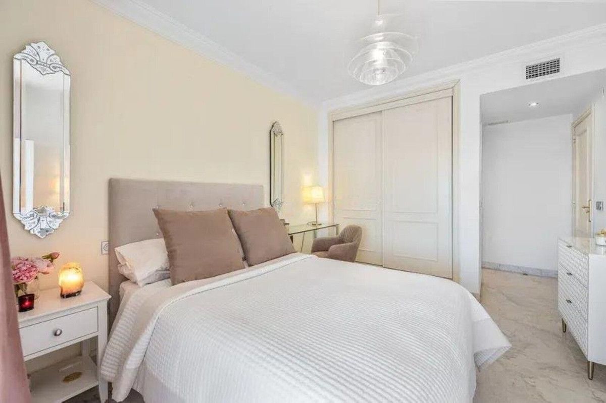 Mittelgeschoss-Wohnung in Puerto Banús, Puerto Banús, 3/12