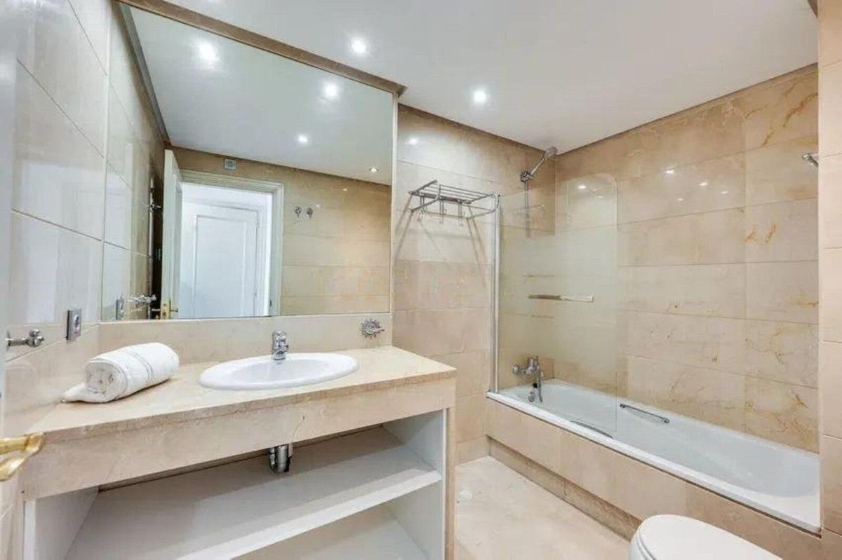 Mittelgeschoss-Wohnung in Puerto Banús, Puerto Banús, 5/12