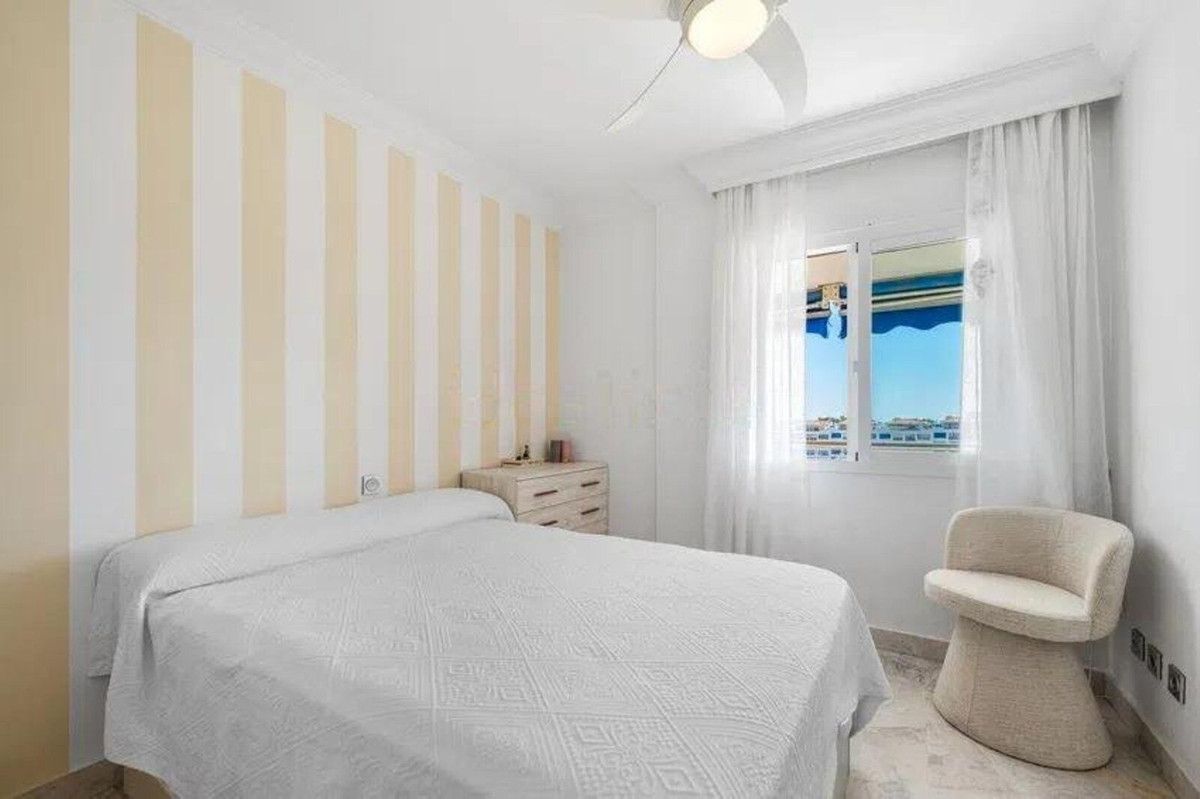 Mittelgeschoss-Wohnung in Puerto Banús, Puerto Banús, 6/12