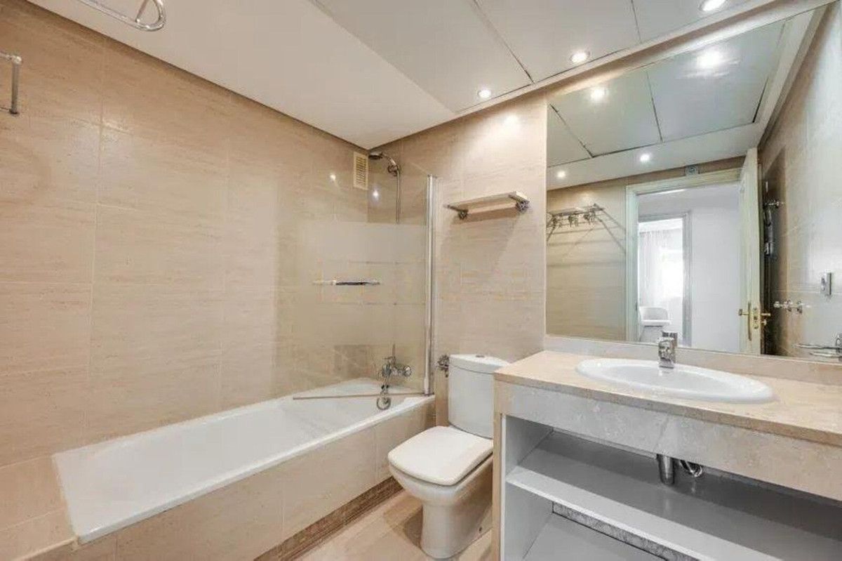 Mittelgeschoss-Wohnung in Puerto Banús, Puerto Banús, 8/12