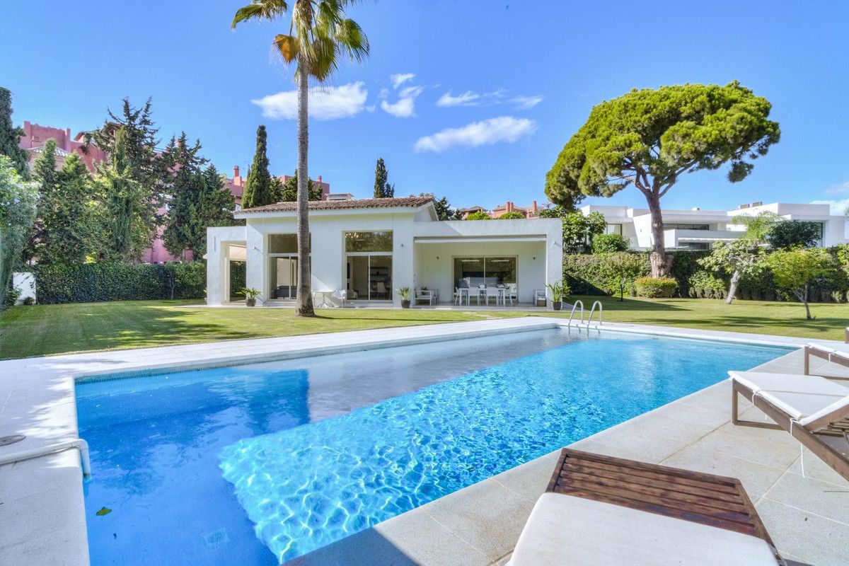 Vrijstaande villa in Guadalmina Baja, Guadalmina Baja, 1/12