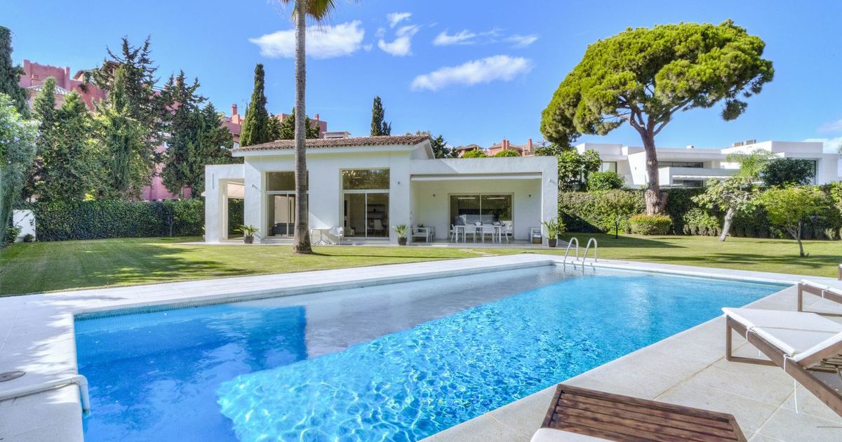 Vrijstaande villa in Guadalmina Baja, Guadalmina Baja, 1/12