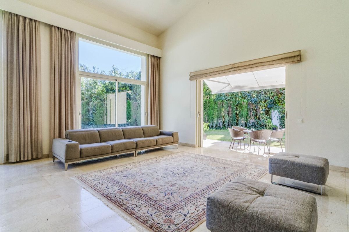Vrijstaande villa in Guadalmina Baja, Guadalmina Baja, 11/12