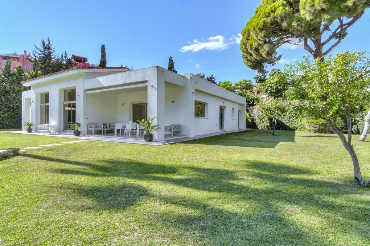Vrijstaande villa in Guadalmina Baja, Guadalmina Baja, 12/12