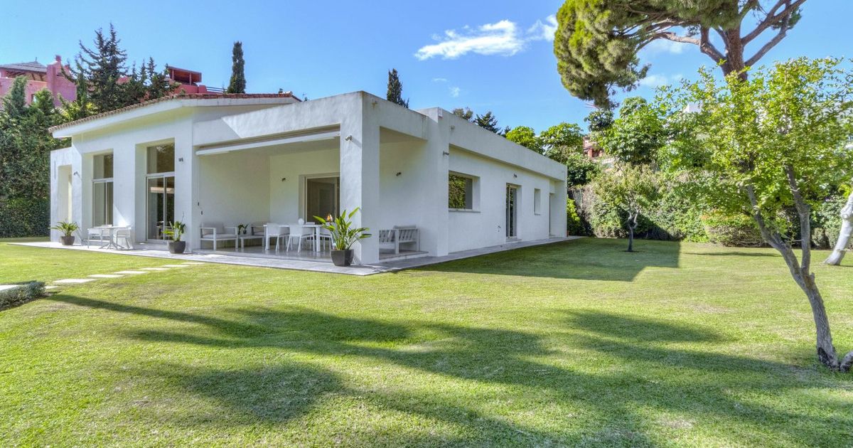 Vrijstaande villa in Guadalmina Baja, Guadalmina Baja, 12/12