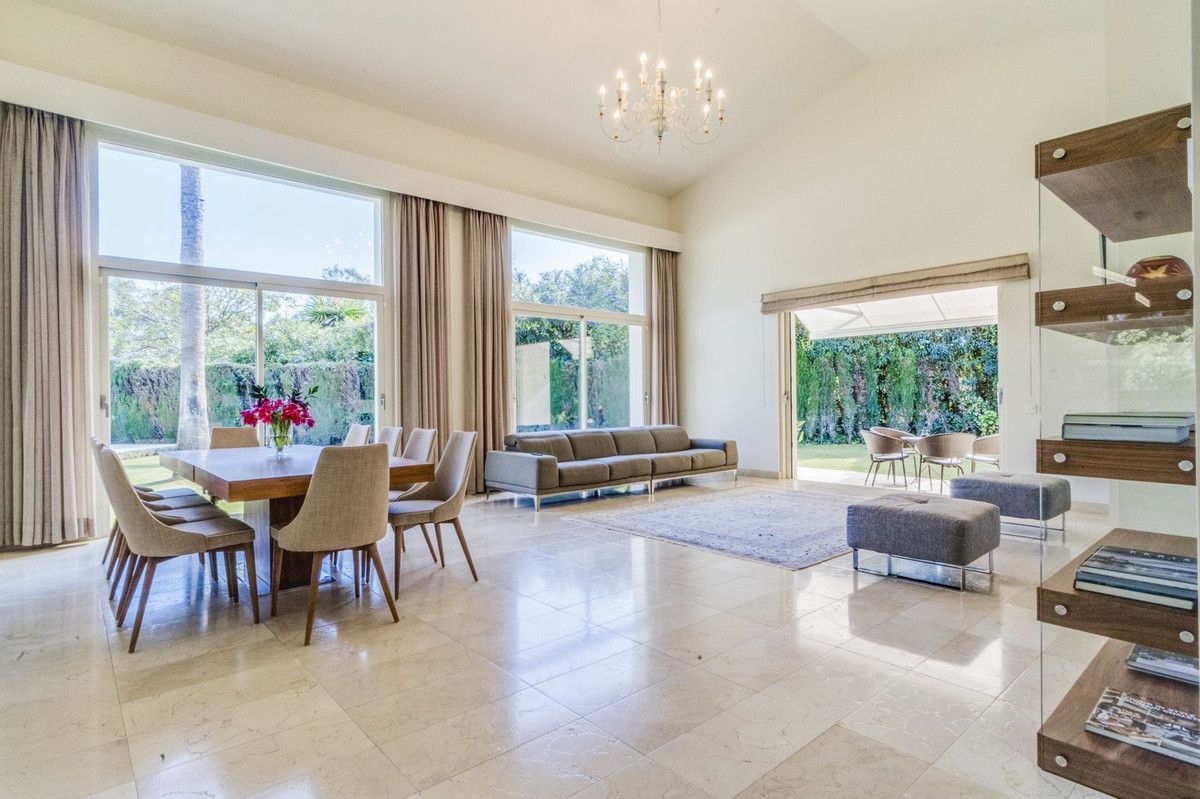 Vrijstaande villa in Guadalmina Baja, Guadalmina Baja, 3/12