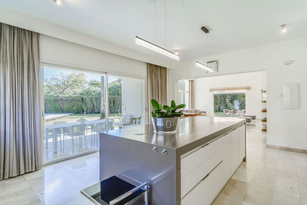 Vrijstaande villa in Guadalmina Baja, Guadalmina Baja, 10/12