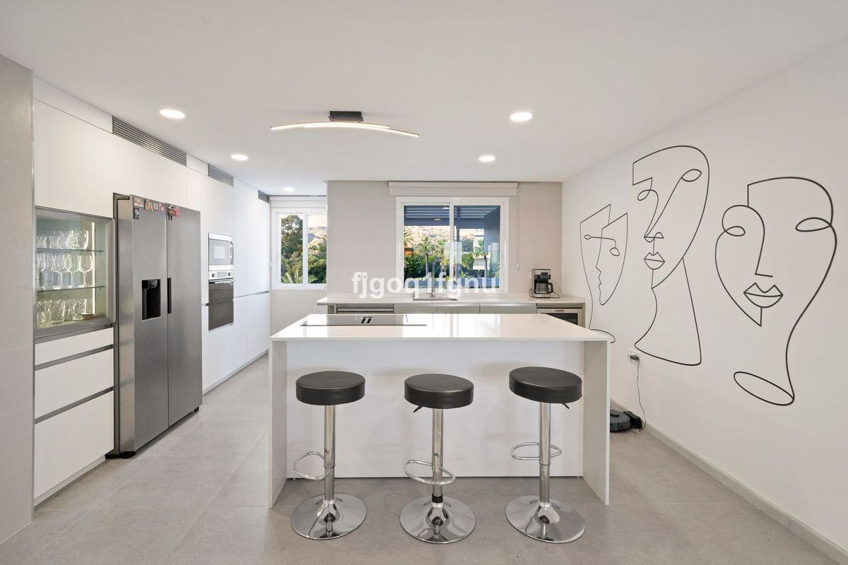 Middle Floor Apartment in Marbella, Marbella, 11/12