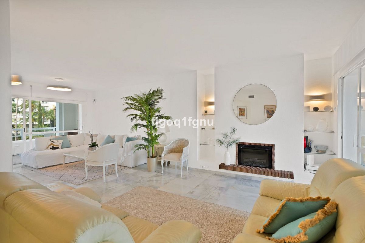 Middle Floor Apartment in Marbella, Marbella, 3/12