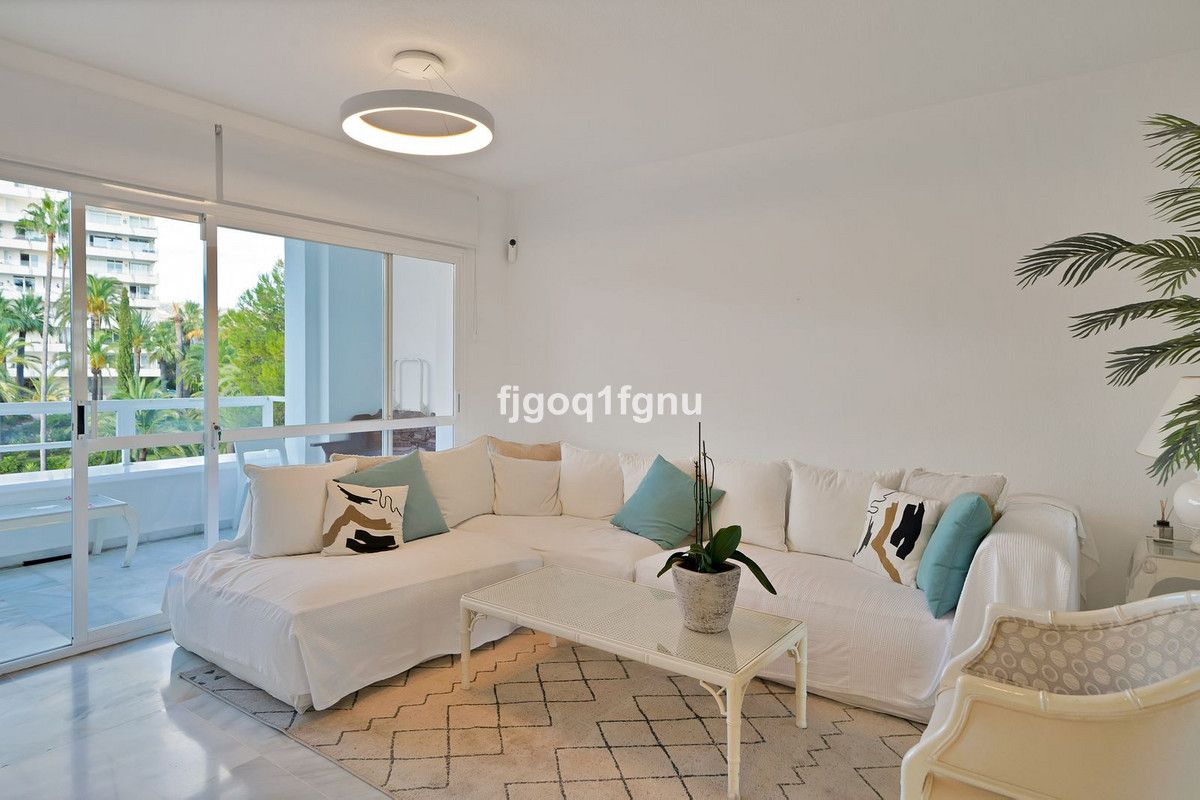 Middle Floor Apartment in Marbella, Marbella, 6/12