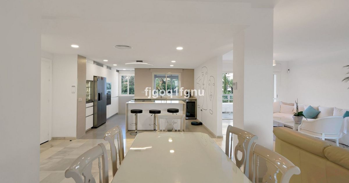 Middle Floor Apartment in Marbella, Marbella, 9/12