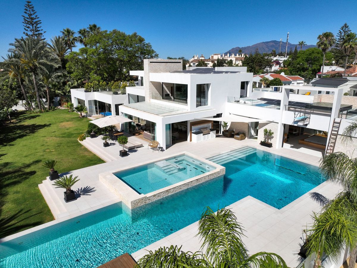Detached Villa in El Paraiso, El Paraiso, 1/12