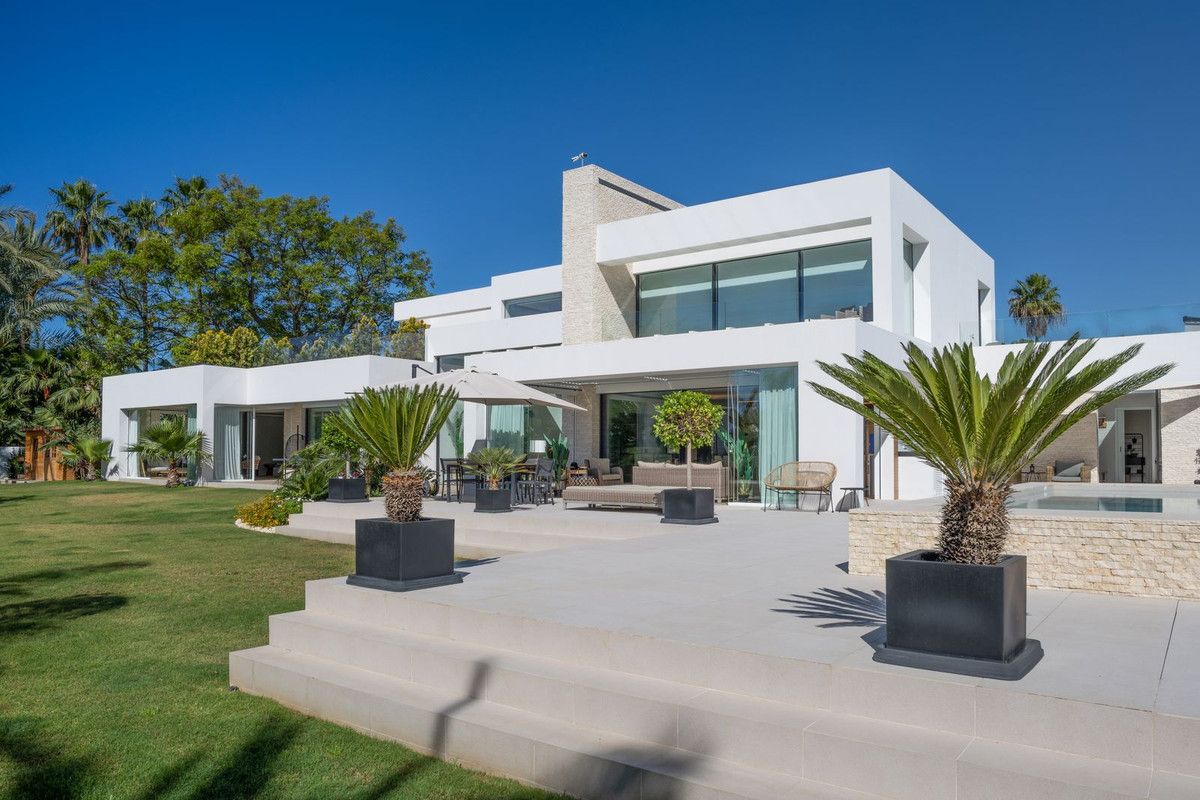 Detached Villa in El Paraiso, El Paraiso, 2/12