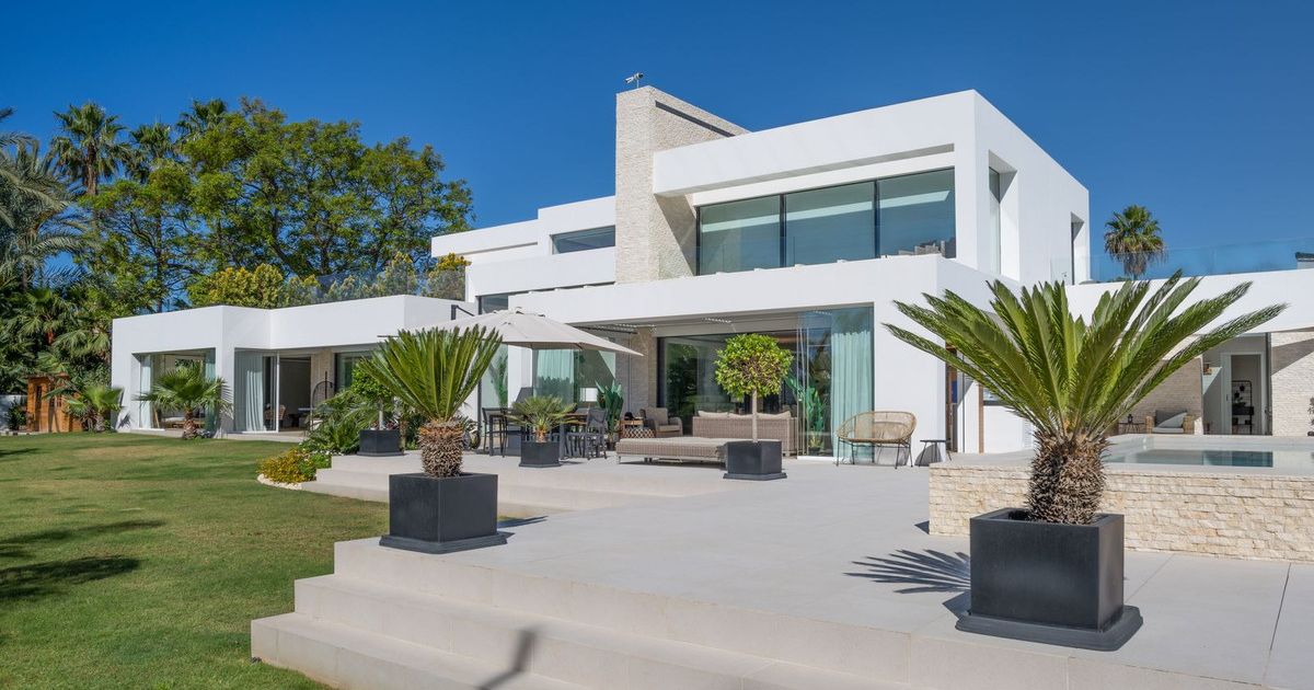Detached Villa in El Paraiso, El Paraiso, 2/12