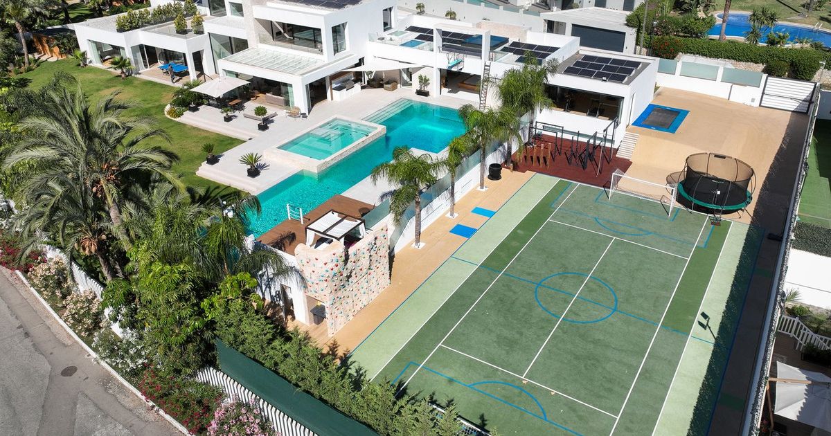 Detached Villa in El Paraiso, El Paraiso, 3/12