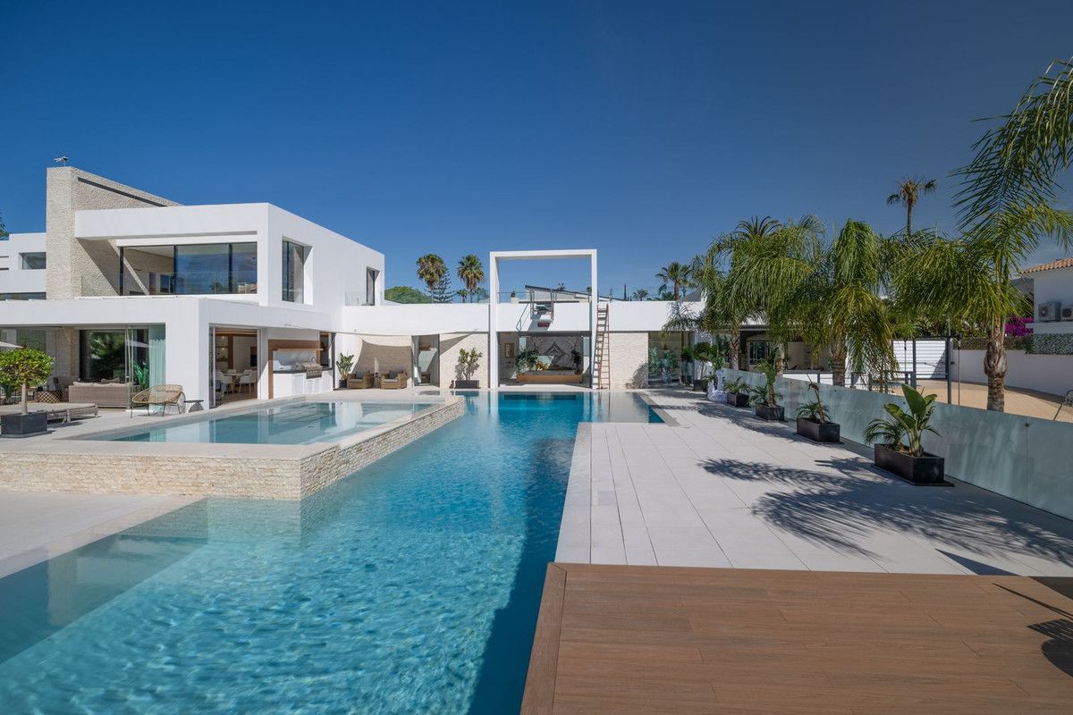 Detached Villa in El Paraiso, El Paraiso, 4/12