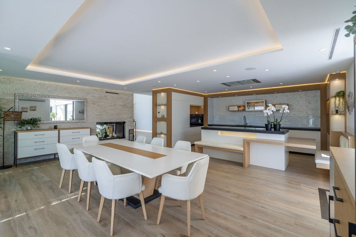 Detached Villa in El Paraiso, El Paraiso, 10/12