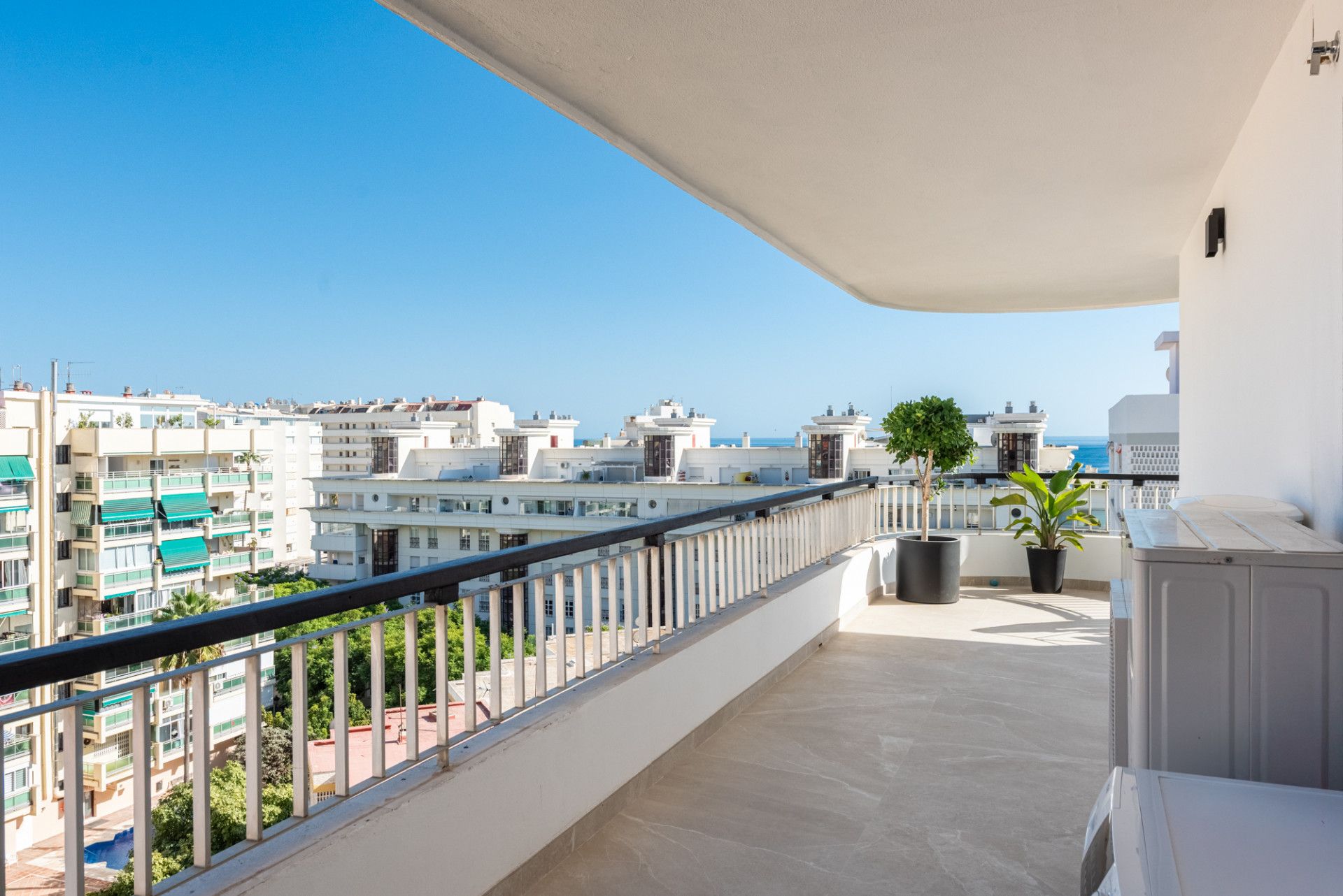 Penthouse in Marbella, Playa de la Fontanilla, Marbella, 11/12