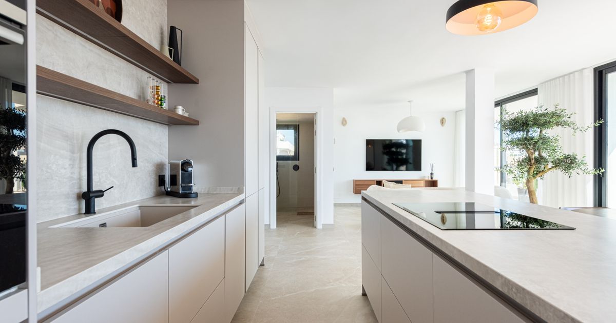 Penthouse in Marbella, Playa de la Fontanilla, Marbella, 8/12