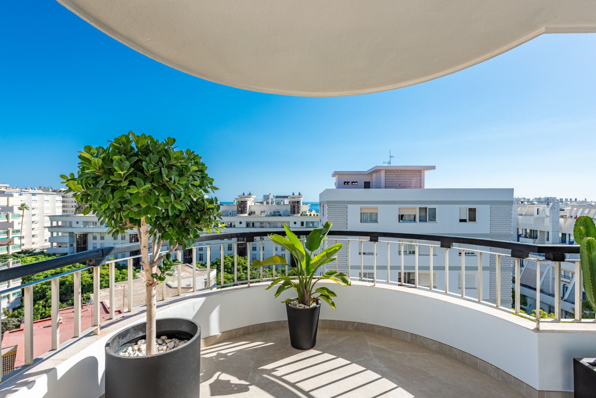 Penthouse in Marbella, Playa de la Fontanilla, Marbella, 9/12
