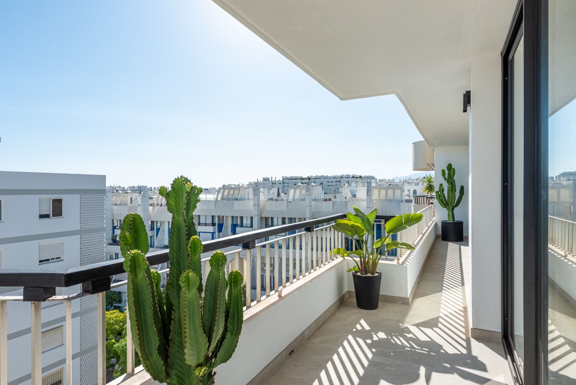 Penthouse in Marbella, Playa de la Fontanilla, Marbella, 10/12