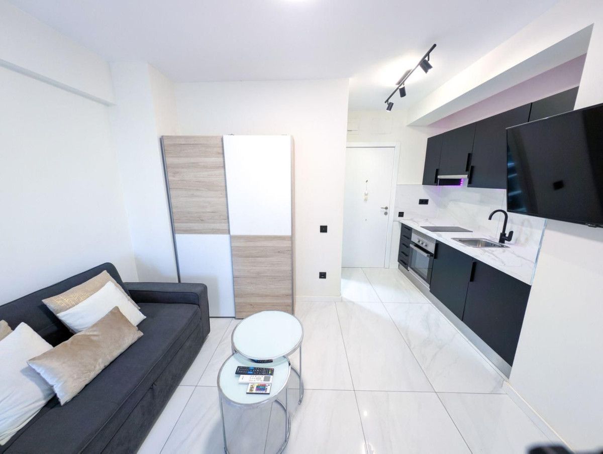 Middle Floor Studio in Nueva Andalucía, Nueva Andalucía, 6/12