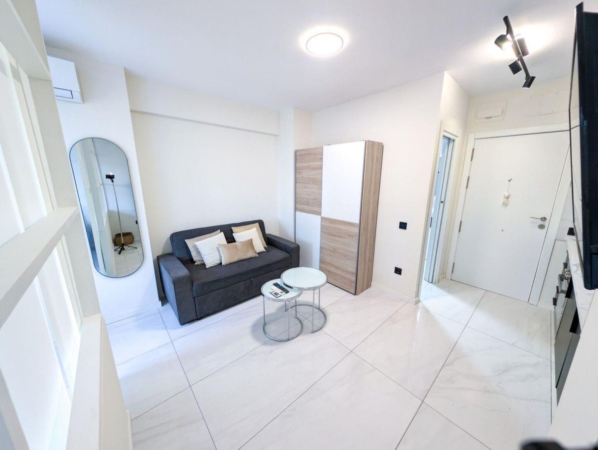 Middle Floor Studio in Nueva Andalucía, Nueva Andalucía, 7/12