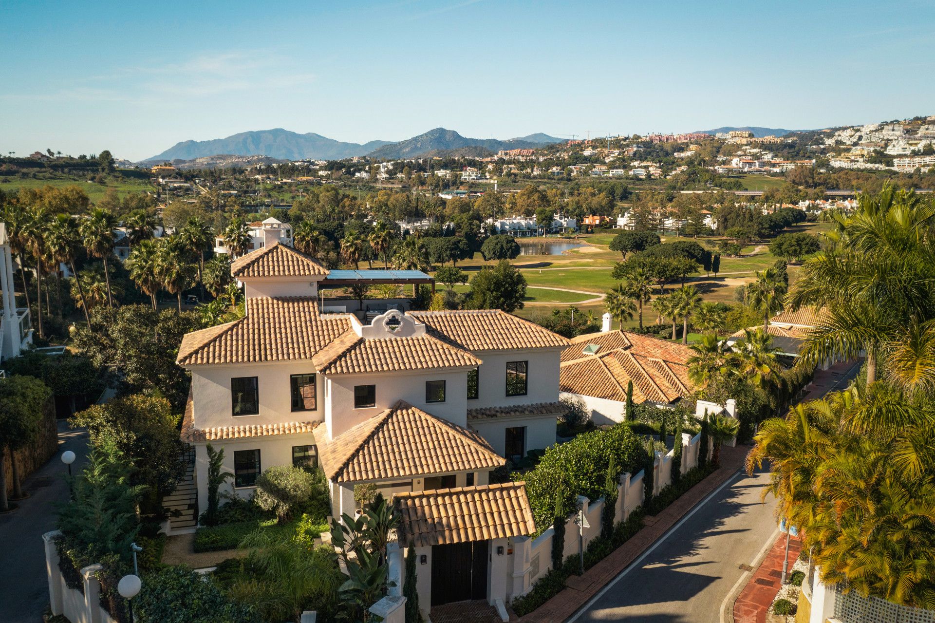 Villa in Nueva Andalucia, Los Naranjos, Nueva Andalucia, 4/12