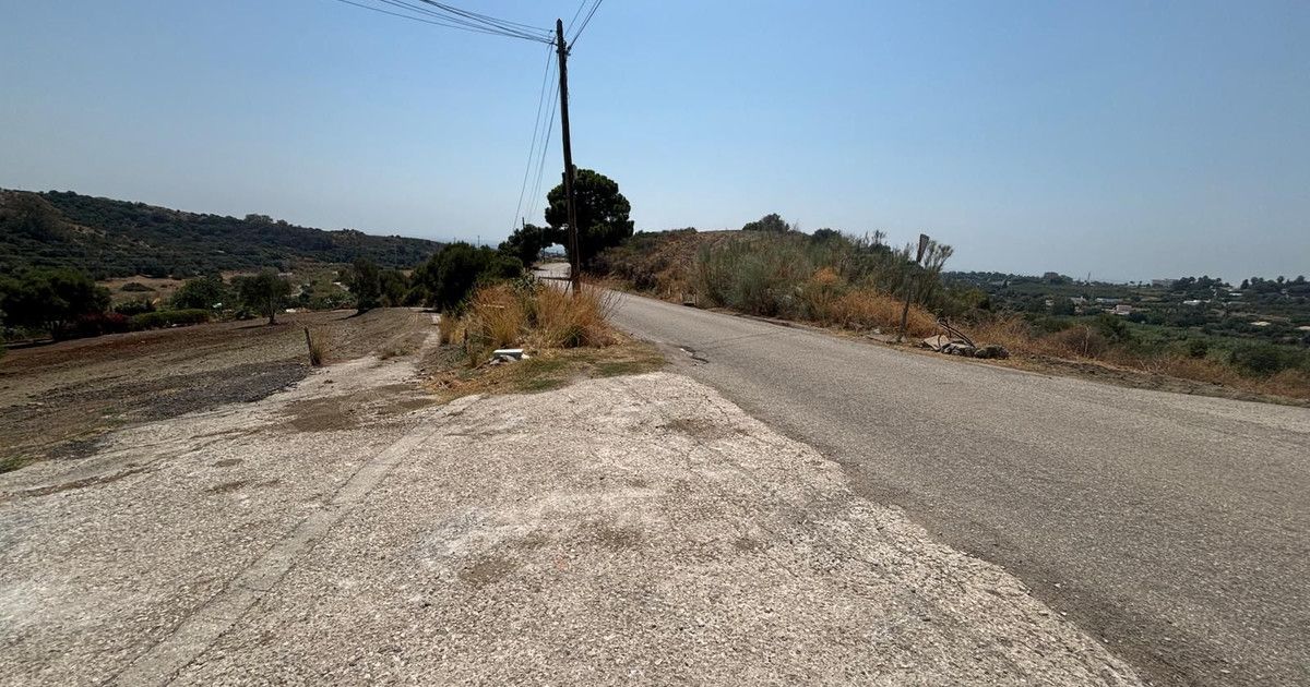 Земельный участок под жилую застройку в Estepona, Estepona, 1/9