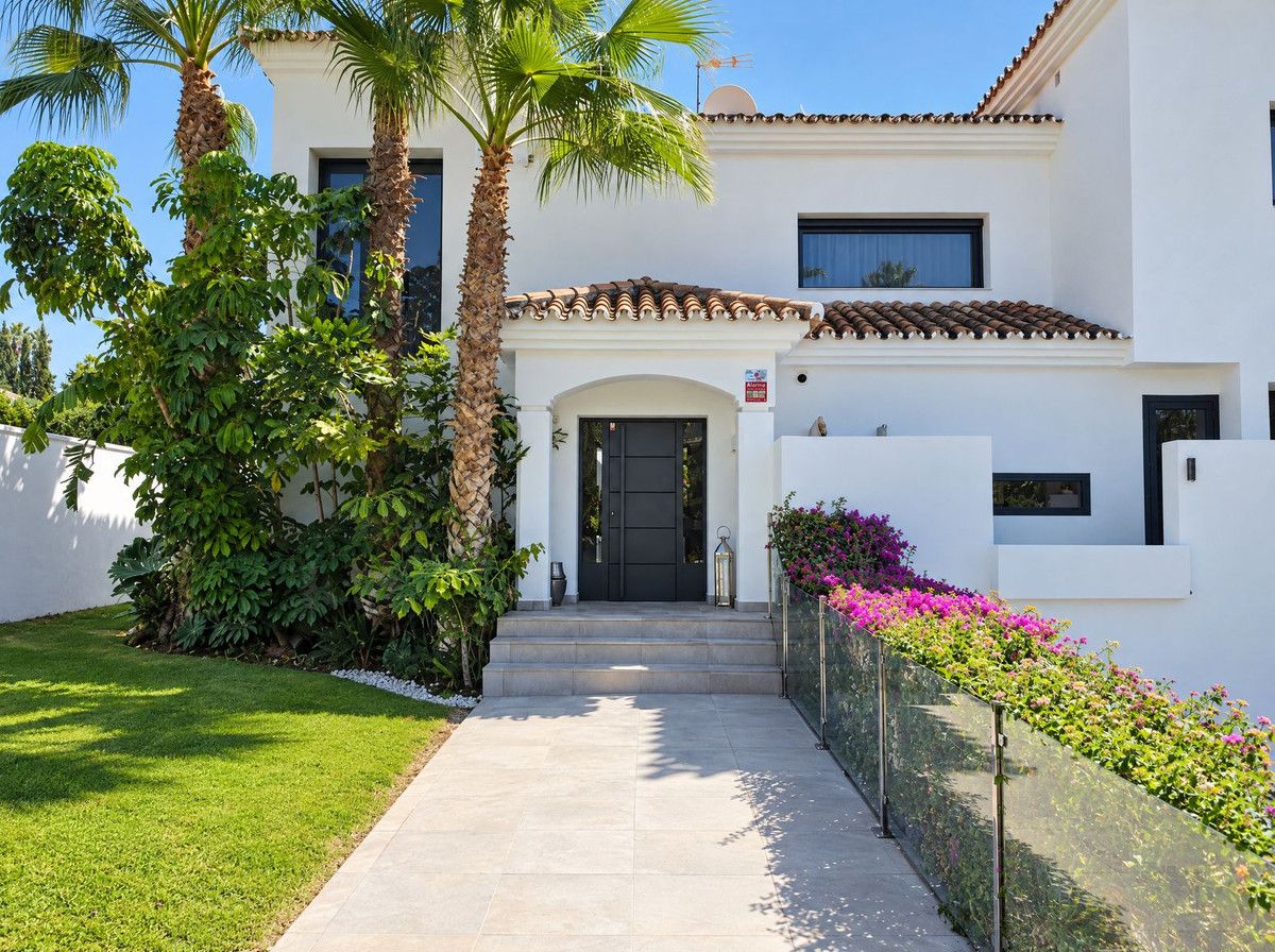 Отдельно стоящая вилла в Nueva Andalucía, Nueva Andalucía, 5/12