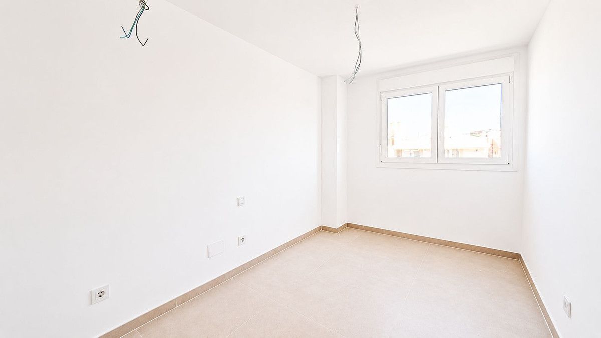 Middle Floor Apartment in Manilva, Manilva, 12/12
